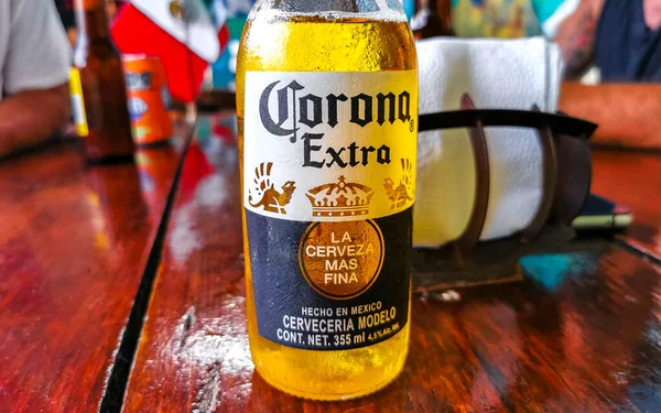 Playa Del Carmen Meksyk Wrzesień 2022 Corona Piwo Butelka Jedzenie — Zdjęcie stockowe