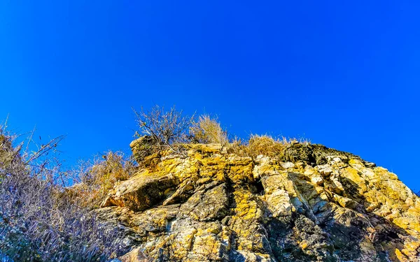 位于墨西哥瓦哈卡港的高山全景悬崖峭壁 岩石和多山热带景观 — 图库照片