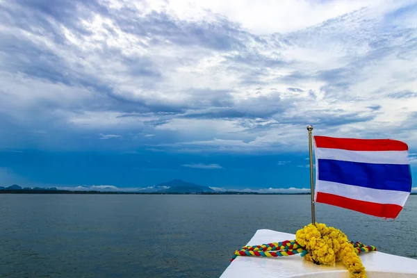 Tailândia Bandeira Tailandesa Barco Turnê Nang Amphoe Mueang Krabi Tailândia — Fotografia de Stock