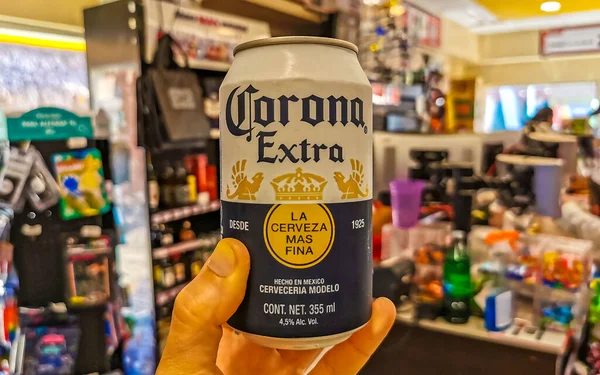 Пуэрто Эскондидо Оахака Мексика Январь 2023 Покупка Пива Corona Магазине — стоковое фото