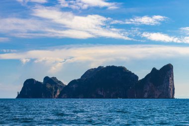 Güneydoğu Asya 'daki Ao Nang Amphoe Mueang Krabi Tayland' daki Koh Phi Leh Adası 'ndaki güzel tropik kireçtaşı adaları. Tayland Krabi Amphoe Mueang Krabi Ao Nang Koh Phi Phi Leh