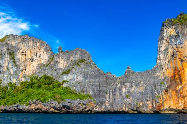 Güneydoğu Asya 'daki Ao Nang Amphoe Mueang Krabi Tayland' daki Koh Phi Leh Adası 'ndaki güzel tropik kireçtaşı adaları. Tayland Krabi Amphoe Mueang Krabi Ao Nang Koh Phi Phi Leh