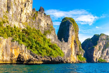 Güneydoğu Asya 'daki Ao Nang Amphoe Mueang Krabi Tayland' daki Koh Phi Leh Adası 'ndaki güzel tropik kireçtaşı adaları. Tayland Krabi Amphoe Mueang Krabi Ao Nang Koh Phi Phi Leh