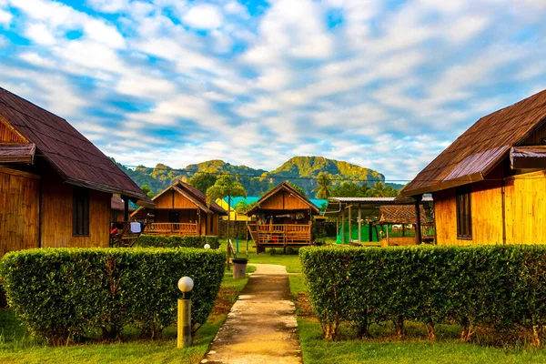 Cabañas Bambú Madera Selva Tropical Natural Resort Nang Amphoe Mueang — Foto de Stock