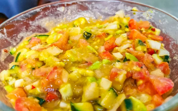 Cocina Mexicana Ensalada Guacamole Con Tomates Pepinos Aguacate Cebollas Frijoles — Foto de Stock