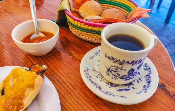 Typische Mexicaanse Gerechten Tortas Tacos Empanadas Rollos Tamales Met Koffie — Stockfoto