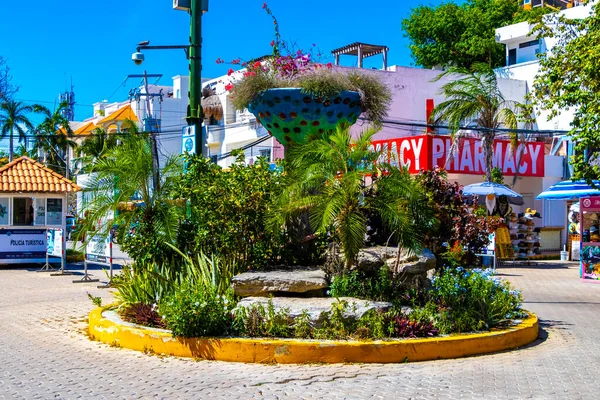 Playa Del Carmen 2021年3月La Quinta Avenida典型的街道和城市景观 设有餐馆商店 商店出售金塔纳罗奥州Playa Del Carmen的纪念品和建筑 — 图库照片