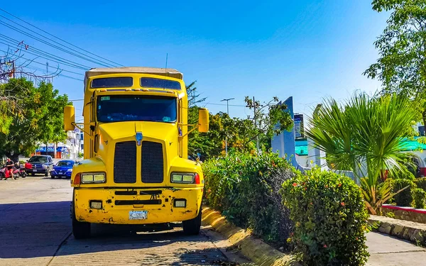 Puerto Escondido Oaxaca México Enero 2023 Varios Camiones Mexicanos Transportadores —  Fotos de Stock
