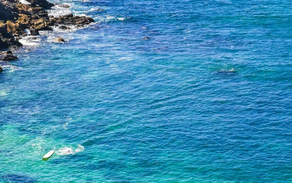 Strand Sand Türkisblaues Wasser Felsen Klippen Felsen Palmen Riesige Große — Stockfoto
