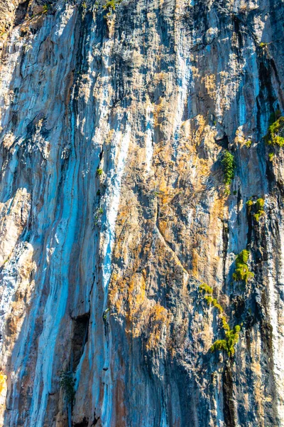 동남아시아의아 비섬에 아름다운 석회암 돌기둥 — 스톡 사진