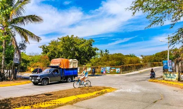 Πουέρτο Εσκοντίντο Οαχάκα Μεξικό Ιανουάριος 2023 Τυπικά Όμορφο Πολύχρωμο Τουριστικό — Φωτογραφία Αρχείου