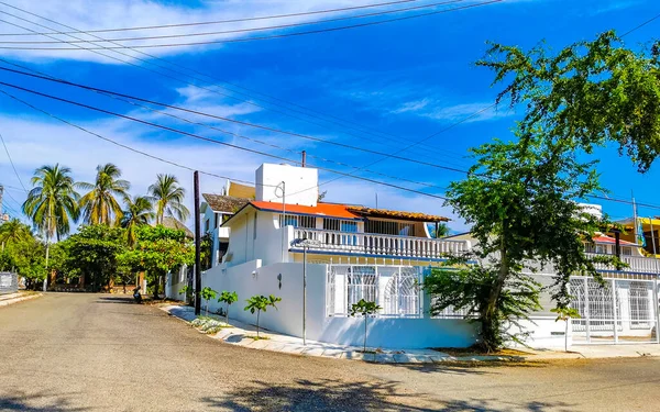 Lüks, güzel tropikal modern evler ve Bacocho Puerto Escondido Oaxaca Meksika 'daki oteller..