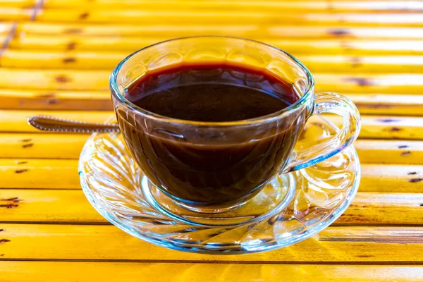 Стеклянная Чашка Черного Кофе Деревянном Бамбуковом Столе Ресторане Нанг Амфо — стоковое фото