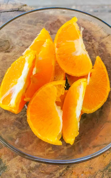 Orangen Limetten Trauben Zitrone Grapefruit Zitrusfrüchte Auf Dem Weißen Teller — Stockfoto