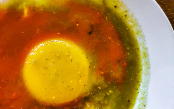 Meksykańskie Huevos Omlet Rozwiedziony Jajka Smażone Czarnej Fasoli Ziemniaków Nachos — Zdjęcie stockowe