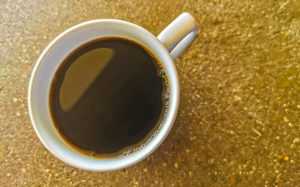 Kopje Americano Zwarte Koffie Met Lepel Bord Tafel Eten Drinken — Stockfoto