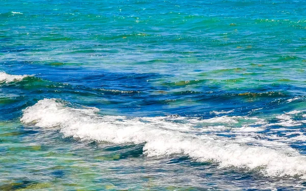 墨西哥普莱亚德尔卡门的热带墨西哥美洲驯鹿海滩景观全景 其中有珊瑚 岩石和碧绿的蓝水 — 图库照片