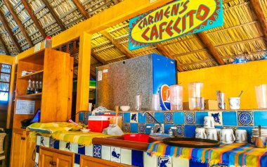 Puerto Escondido Oaxaca Meksika 24. Mart 2023 Zicatela Puerto Escondido Oaxaca Meksika 'da insanların inşa ettiği ünlü restoran ve kafe..