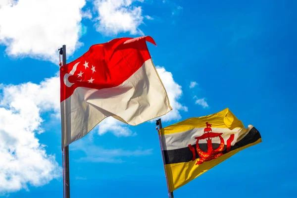Singapore Och Brunei Flagga Röd Vit Gul Svart Med Blå — Stockfoto