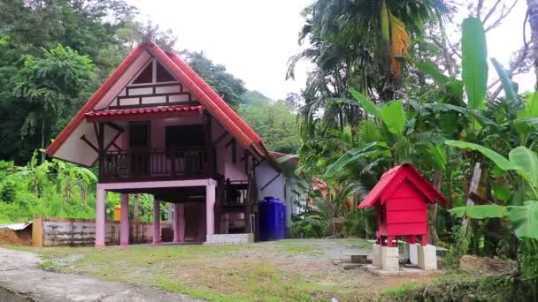Casa Edifício Cabana Selva Tropical Praia Naithon Beach Sakhu Thalang — Vídeo de Stock