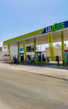 Playa del Carmen Quintana Roo Mexico 12. Temmuz 2021 Meksika laga mağazası Quintana Roo Mexico 'daki Playa del Carmen' deki Gulf benzin istasyonunda..