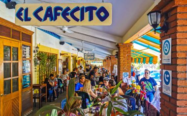 Puerto Escondido Oaxaca Meksika 20. Ocak 2023 Zicatela Puerto Escondido Oaxaca Meksika 'da insanların inşa ettiği ünlü restoran ve kafe..