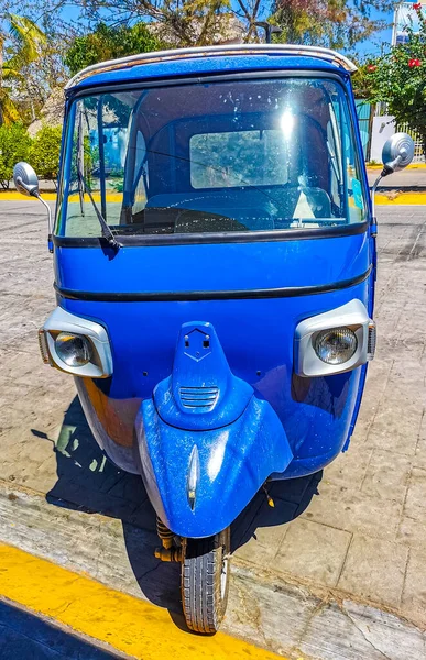 Blue Tuk Tuk White Tuktuks Rickshaw Zicatela Puerto Escondido Oaxaca —  Fotos de Stock