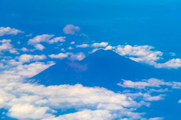 Repülő Repülővel Mexikó Felett Kilátással Vulkánok Hegyek Felhők — Stock Fotó