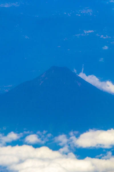 Repülő Repülővel Mexikó Felett Kilátással Vulkánok Hegyek Felhők — Stock Fotó