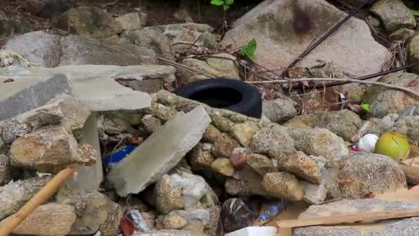 东南亚普吉岛奈生海滩垃圾垃圾 塑料垃圾和海滩污染 泰国沙库沙朗 — 图库视频影像
