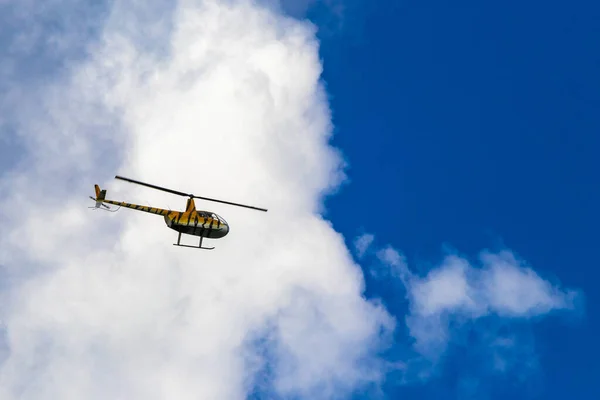 Туристический Вертолет Пролетает Над Карибским Морем Плайя Дель Кармен Кинтана — стоковое фото