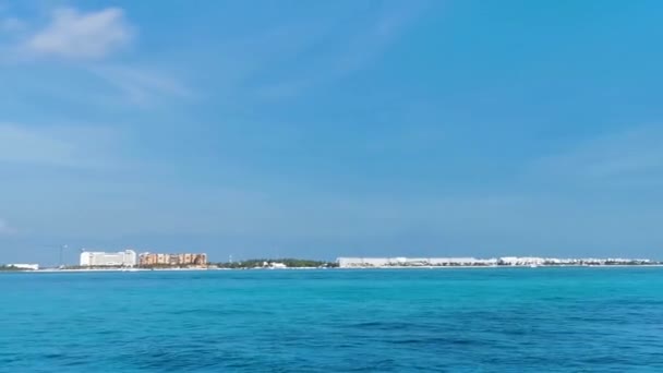 Båttur Från Cancun Till Mujeres Isla Leksaks Och Valhaj Tur — Stockvideo