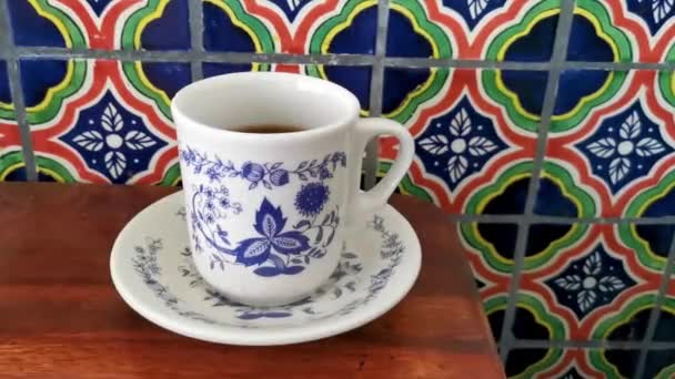 Kék Fehér Csésze Pot Fekete Kávé Americano Asztalon Cafecito Zicatela — Stock videók