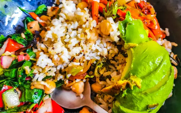 Тарелка Веганским Блюдом Овощей Гороха Чиа Салата Playa Del Carmen — стоковое фото