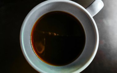 Playa del Carmen 'de bir Meksika dairesinde mavi kahve fincanı..