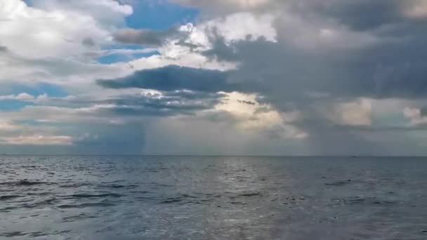 Tormenta Fuerte Monzón Fuerte Lluvia Fuerte Huracán Nubes Sombrías Paraíso — Vídeo de stock