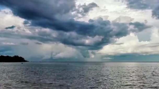 Καταιγίδα Ισχυρή Μουσώνα Σφοδρή Βροχή Τυφώνας Ζοφερά Σύννεφα Στον Παράδεισο — Αρχείο Βίντεο