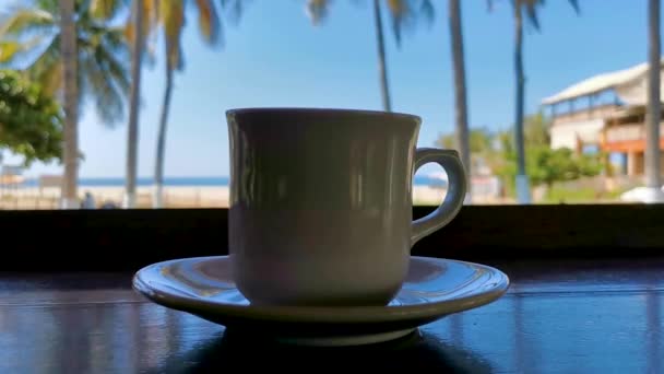 Xícara Café Preto Americano Com Colher Prato Comida Mesa Bebida — Vídeo de Stock