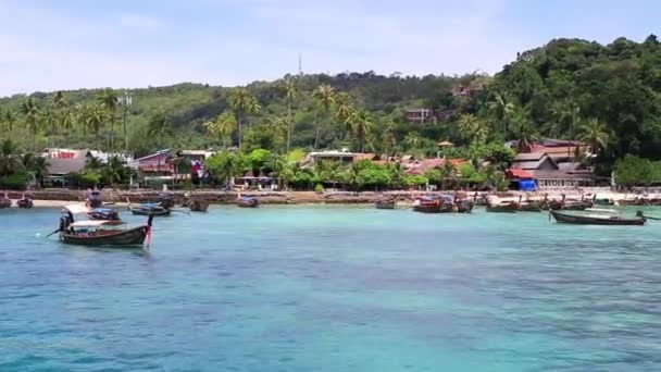 Koh Phi Phi Krabi Tailandia Octubre 2018 Barcos Cola Larga — Vídeos de Stock