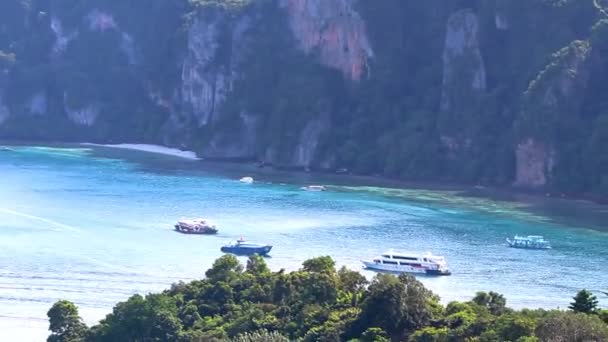 Nang Krabi의 Koh Phi Don Island의 관점에서 석회암 사이의 아름다운 — 비디오