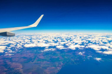 Orta Amerika 'daki tropikal adaların, plajların ve Karayiplerin manzarasının yukarıdan panoramik görüntüsü.