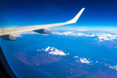 Orta Amerika 'daki tropikal adaların, plajların ve Karayiplerin manzarasının yukarıdan panoramik görüntüsü.