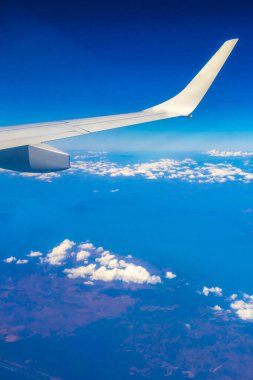 Orta Amerika 'daki tropikal adaların, plajların ve Karayiplerin manzarasının yukarıdan panoramik görüntüsü.