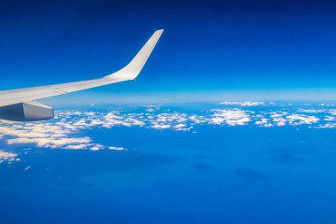 Orta Amerika 'daki tropikal adaların, plajların ve Karayiplerin manzarasının yukarıdan panoramik görüntüsü.