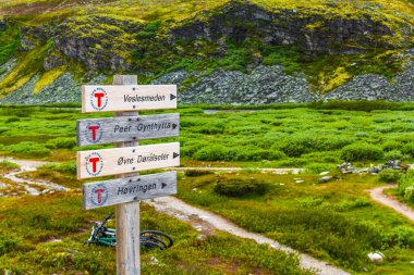 Ringbu Innlandet Norveç 27. Temmuz 2015 Bilgi ve yön İskandinavya 'daki Rondane Ulusal Parkı Ringbu Innlandet Norveç' te karşılama tabelaları.