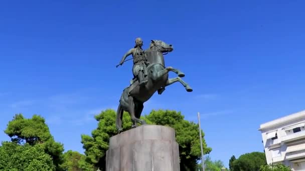 アテネ アティカ ギリシャ 10月 2018 アテネの馬の男のジョージ カラスキアキスの像 アテネアティカギリシャ — ストック動画