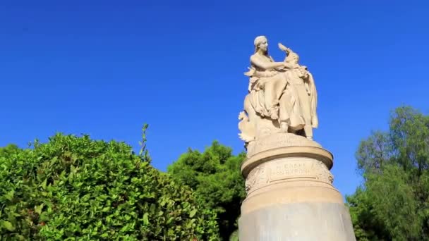 Athens Attica Greece 2018年10月拜伦勋爵雕像在希腊雅典阿提卡公园展出 — 图库视频影像