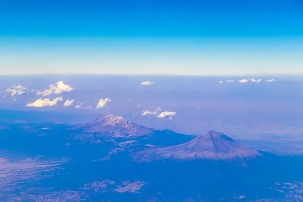 Volare Aereo Sopra Messico Nuvole Cielo Vulcani Montagne Città Deserto Immagini Stock Royalty Free