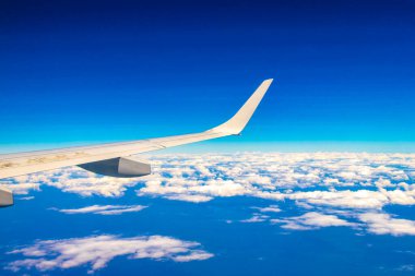 Kosta Rika manzarası üzerinde bir uçakta uçmak Orta Amerika 'da gökyüzü manzarası.