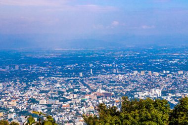 Güney Asya 'daki Chiang Mai Amphoe Mueang Chiang Mai Tayland' ın panoramik manzarası ve tropikal ormanı.